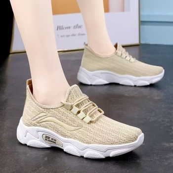 Női hálós felsőrészű sportcipő vastag talppal, légáteresztő, elöl fűzővel, alacsony sarok 1–3 cm