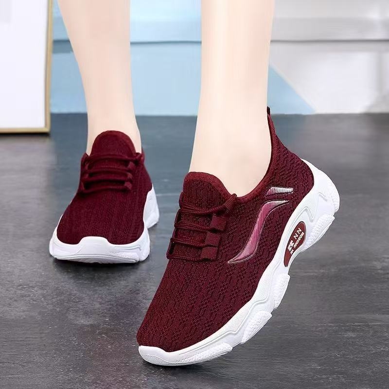 Női hálós felsőrészű sportcipő vastag talppal, légáteresztő, elöl fűzővel, alacsony sarok 1–3 cm