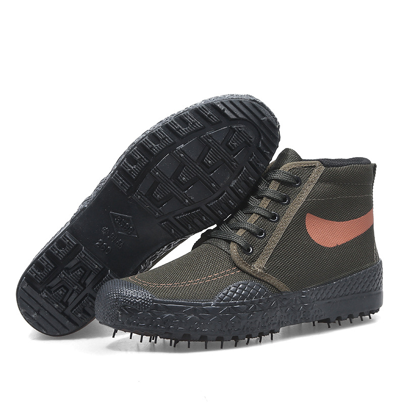 Magas szárú vászon munkavédelmi cipő — légáteresztő, csúszásálló, kopásálló; felsőrész: vászon; talp: gumitalp; magas felső rész; fűzővel zárható; belső: textilbetét