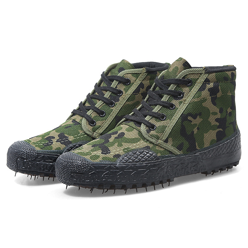 Magas szárú vászon munkavédelmi cipő — légáteresztő, csúszásálló, kopásálló; felsőrész: vászon; talp: gumitalp; magas felső rész; fűzővel zárható; belső: textilbetét