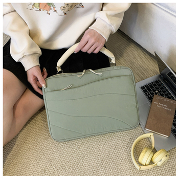 Funda pentru laptop – protecție la șocuri, impermeabilă, rezistentă la uzură, pliabilă; material exterior din poliester.