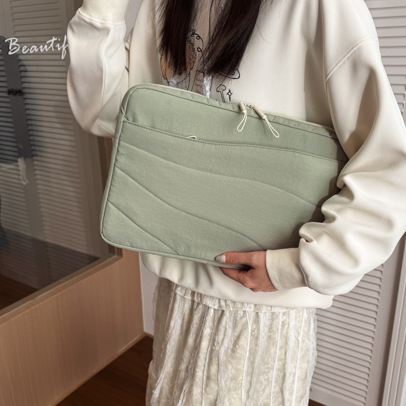 Funda pentru laptop – protecție la șocuri, impermeabilă, rezistentă la uzură, pliabilă; material exterior din poliester.