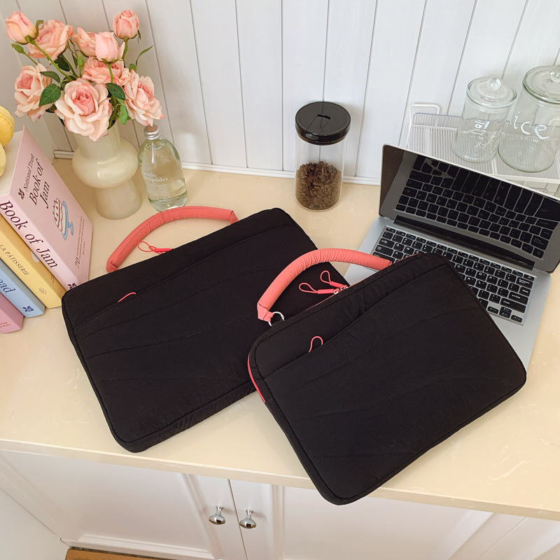 Funda pentru laptop – protecție la șocuri, impermeabilă, rezistentă la uzură, pliabilă; material exterior din poliester.