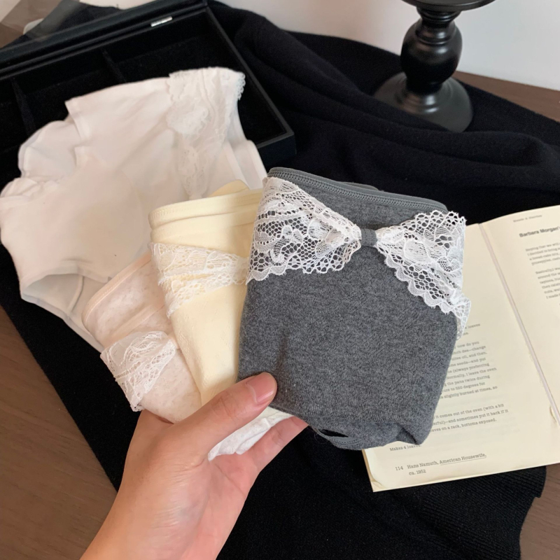 Chiloți femei din bumbac, talie medie, material tricotat 90–95% bumbac, căptușeală a zonei intime 100% bumbac, respirabili