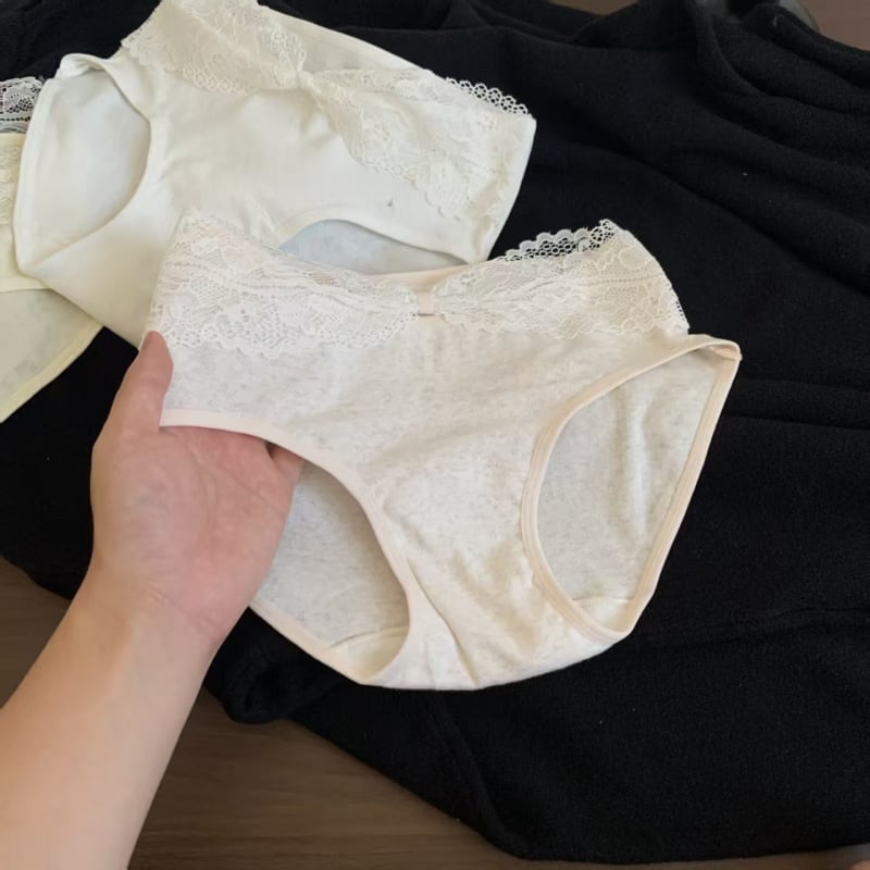 Chiloți femei din bumbac, talie medie, material tricotat 90–95% bumbac, căptușeală a zonei intime 100% bumbac, respirabili