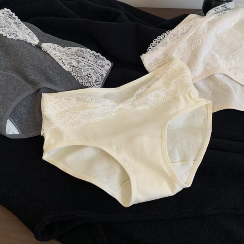 Chiloți femei din bumbac, talie medie, material tricotat 90–95% bumbac, căptușeală a zonei intime 100% bumbac, respirabili