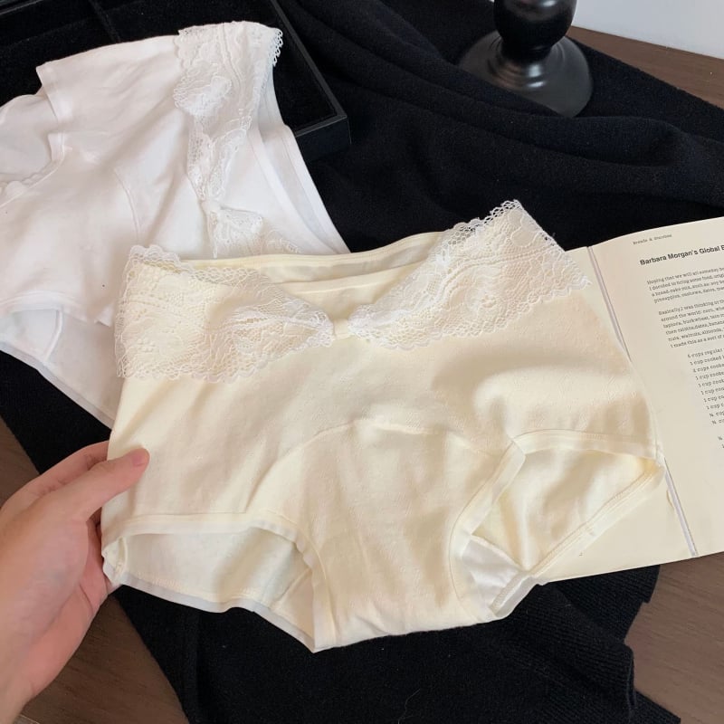 Chiloți femei din bumbac, talie medie, material tricotat 90–95% bumbac, căptușeală a zonei intime 100% bumbac, respirabili