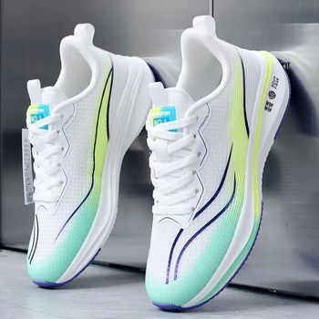 Ανδρικά παπούτσια για τρέξιμο – αναπνεύσιμο επάνω από πλέγμα, στρογγυλή μύτη, χαμηλό ύψος, επίπεδη φτέρνα, επιφανειακό άνοιγμα (αναπνεύσιμο επάνω από πλέγμα; στρογγυλή μύτη; χαμηλό ύψος; επίπεδη φτέρνα; επιφανειακό άνοιγμα)