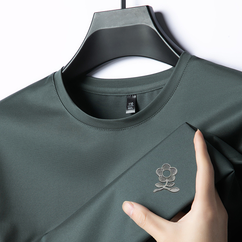 Pánske tričko z Ice Silk s Mulberry hodvábom 71–80%, úzky strih, okrúhly výstrih, krátke rukávy, geometrická potlač, leto 2025