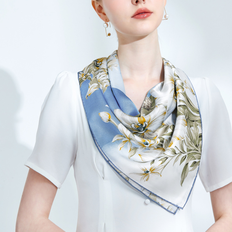 Копринен шал квадрат, сатеново тъкане, Mulberry коприна, оригинален дизайн, есенна колекция