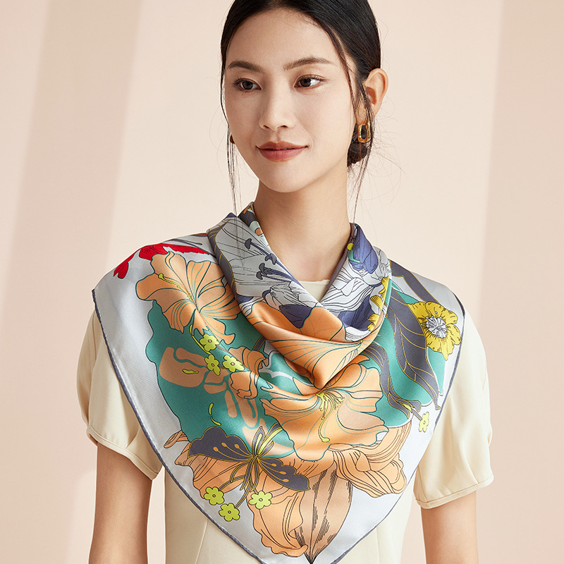 Копринен шал квадрат, сатеново тъкане, Mulberry коприна, оригинален дизайн, есенна колекция