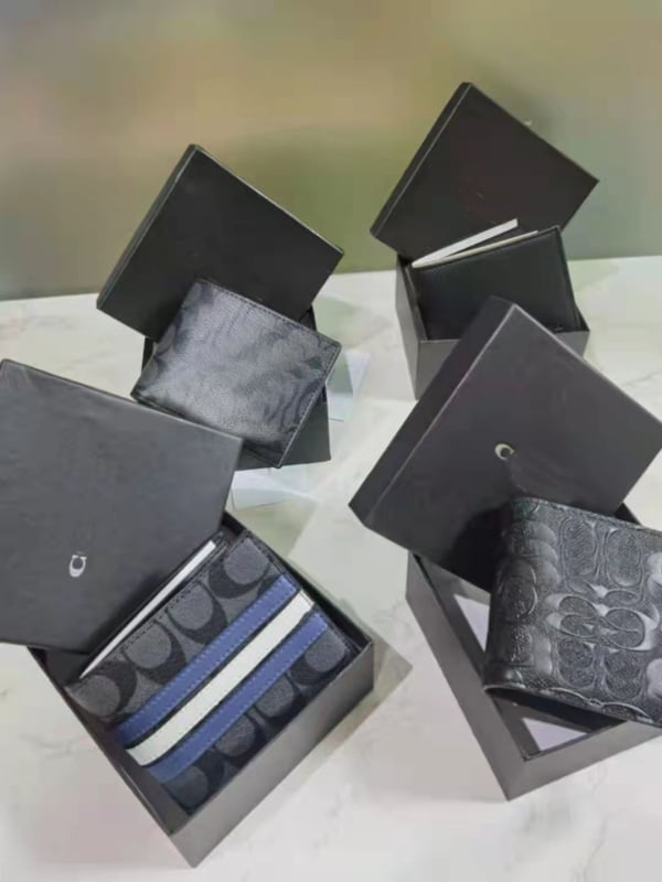 Muški Bi-fold novčanik od PU kože s Lychee teksturom | Materijal: PU; Tekstura: Lychee; Bi-fold dizajn; Vodootporan, Ultra lagan, Proširiv