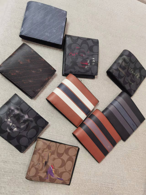 Muški Bi-fold novčanik od PU kože s Lychee teksturom | Materijal: PU; Tekstura: Lychee; Bi-fold dizajn; Vodootporan, Ultra lagan, Proširiv