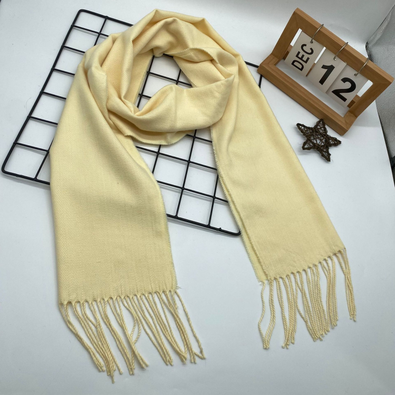 Zimski šal u klasičnom britanskom stilu sa resicama, topao i svestran za parove (Materijal: Poliester; Pletenje: Warp knitting; Sezona: Zima; Stil: Fashion Commuter, Elegantno, Minimalističko).
