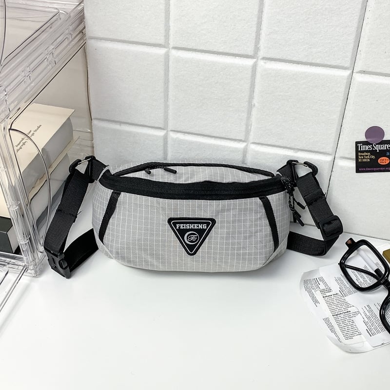 Muška torbica za prsa s crossbody remenom, karirani najlon, prozračna, vodootporna, ultra lagana, kompatibilna s 10-inčnim prijenosnim računalom