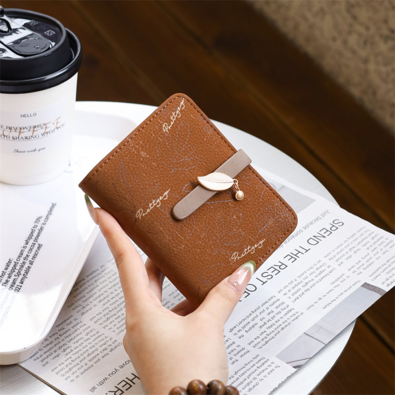 Női mini pénztárca virágmintával, rövid kialakítású csattal és cipzárral, PU bőr, városi egyszerű stílus, Love Step márka, bélés poliészter, 2025