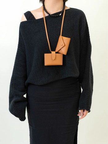 Μικρό πορτοφόλι-θήκη καρτών από πρώτο στρώμα βοδινού δέρματος, γνήσιο δέρμα, υπερ-ελαφρύ, αστικός μινιμαλισμός, επένδυση από δέρμα βοδινού