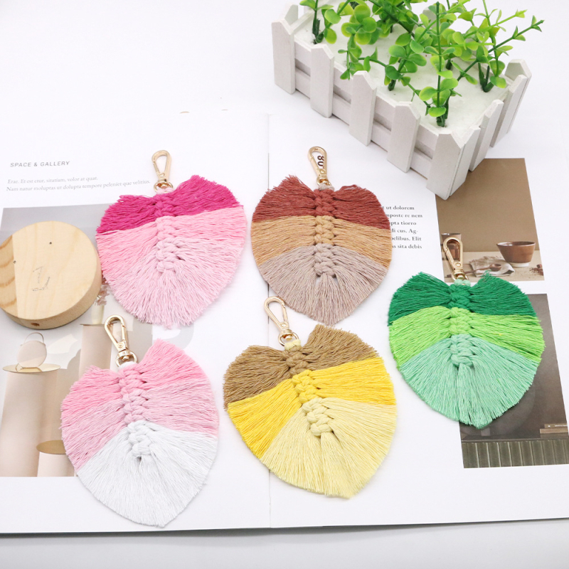 Κλειδοθήκη με χειροποίητο πλεκτό φύλλο, μποέμ φούντα με φτερά, 91–100% βαμβάκι, ριγέ μοτίβο, τετράγωνο σχήμα