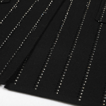 Dámsky štíhly pletený kabát z viskózy (70–80%), dlhé rukávy, golier v štýle saka, zapínanie na jedno tlačidlo