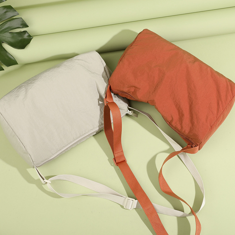Ženska torba za jogu i fitness – velika kapaciteta, za kratka putovanja, prozračna i otporna na habanje, odjeljak za suho/mokro, 20–35L, Oxford tkanina, podstava poliester, sustav nošenja s jednim remenom