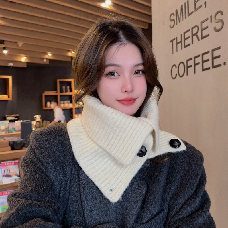 Kötött sál hamis gallérrel és gombokkal – vastag, meleg kiegészítő ősz-télre