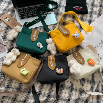 Ženska platnena crossbody torba – mala kvadratna forma, magnetsko zatvaranje, unutarnja džep sa zipom i džep za telefon