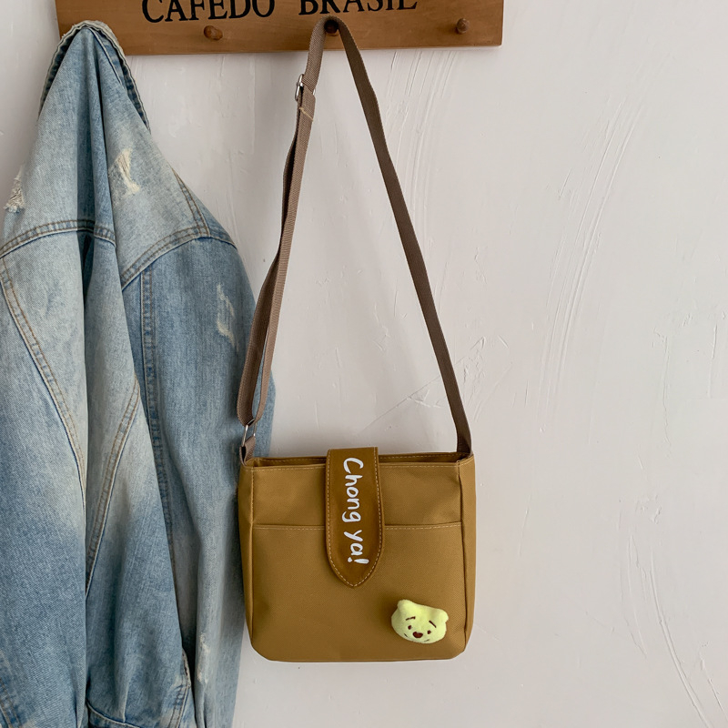 Ženska platnena crossbody torba – mala kvadratna forma, magnetsko zatvaranje, unutarnja džep sa zipom i džep za telefon