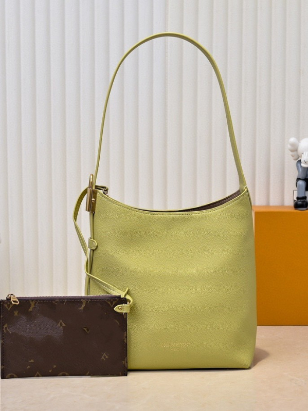 Ženska tote torba od sintetičke kože, bucket bag stil, podstava od lažnog baršuna, unutarnja pretinica za mobitel, otvoreni gornji dio