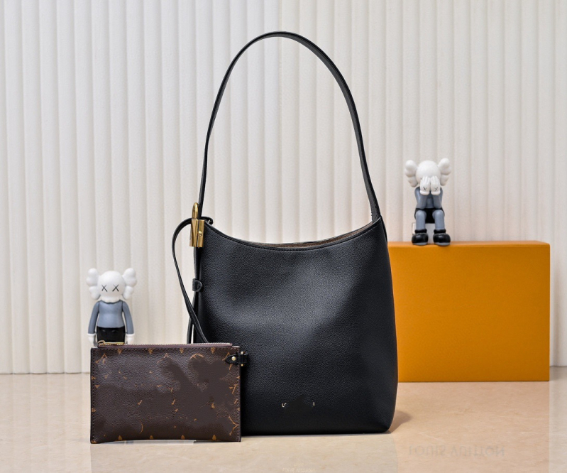 Ženska tote torba od sintetičke kože, bucket bag stil, podstava od lažnog baršuna, unutarnja pretinica za mobitel, otvoreni gornji dio