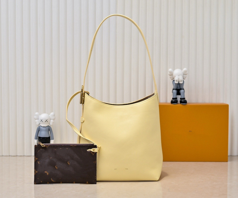 Ženska tote torba od sintetičke kože, bucket bag stil, podstava od lažnog baršuna, unutarnja pretinica za mobitel, otvoreni gornji dio