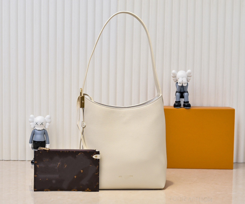 Ženska tote torba od sintetičke kože, bucket bag stil, podstava od lažnog baršuna, unutarnja pretinica za mobitel, otvoreni gornji dio