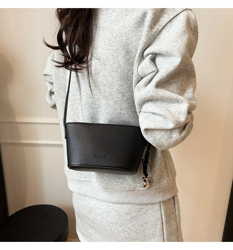 Női bucket táska — városi egyszerűség, PU anyag, bucket forma, mágneszár, belső laminált cipzár