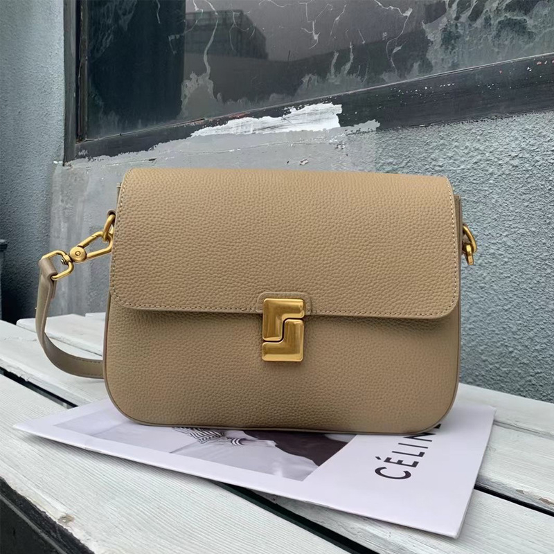 Prava kožna crossbody torba, mali kvadrat, gradski minimalistički stil, vodoravni kvadrat, unutarnji džep sa zatvaračem