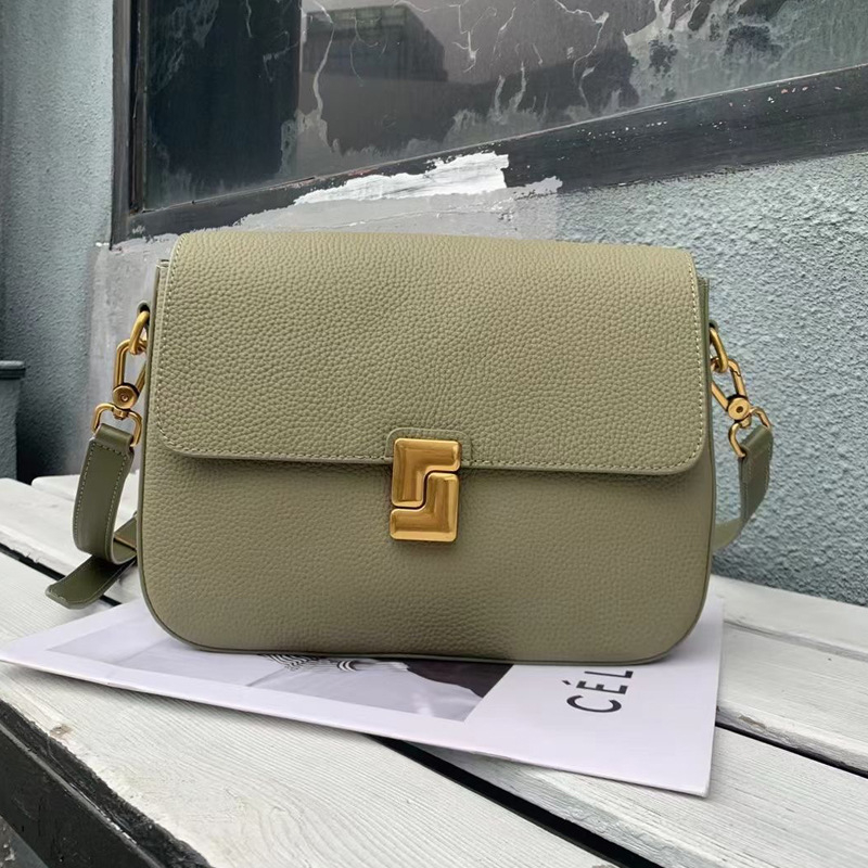 Prava kožna crossbody torba, mali kvadrat, gradski minimalistički stil, vodoravni kvadrat, unutarnji džep sa zatvaračem