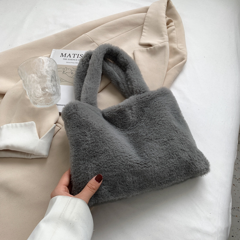 Ženska pliš torbica crossbody — horizontalni kvadratni oblik, magnetsko zatvaranje, podstava od poliestera