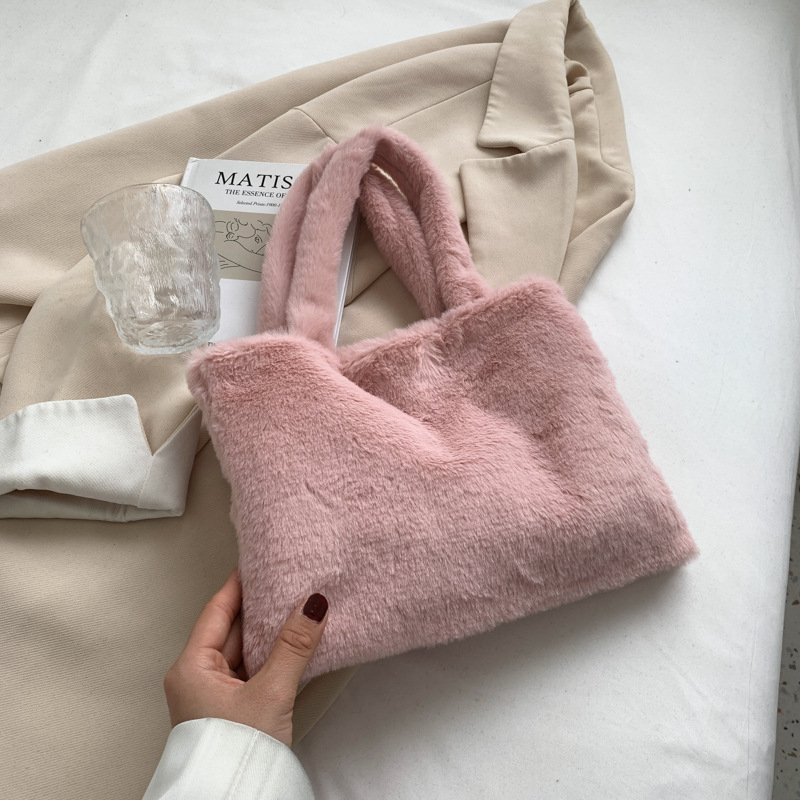 Ženska pliš torbica crossbody — horizontalni kvadratni oblik, magnetsko zatvaranje, podstava od poliestera