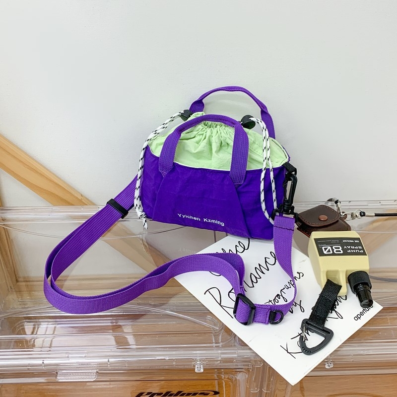 Ženska crossbody torbica, Oxford tkanina, oblik košare, zatvaranje šnurlom, džep za dokumente, jedna naramenica, ljeto 2025