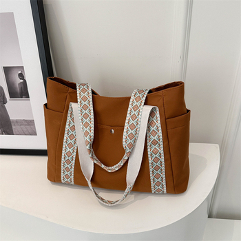 Ženska tote torba od Oxford platna – street trend, zatvarač, vodoravni kvadratični oblik, 3D vanjski dio