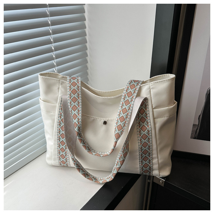 Ženska tote torba od Oxford platna – street trend, zatvarač, vodoravni kvadratični oblik, 3D vanjski dio