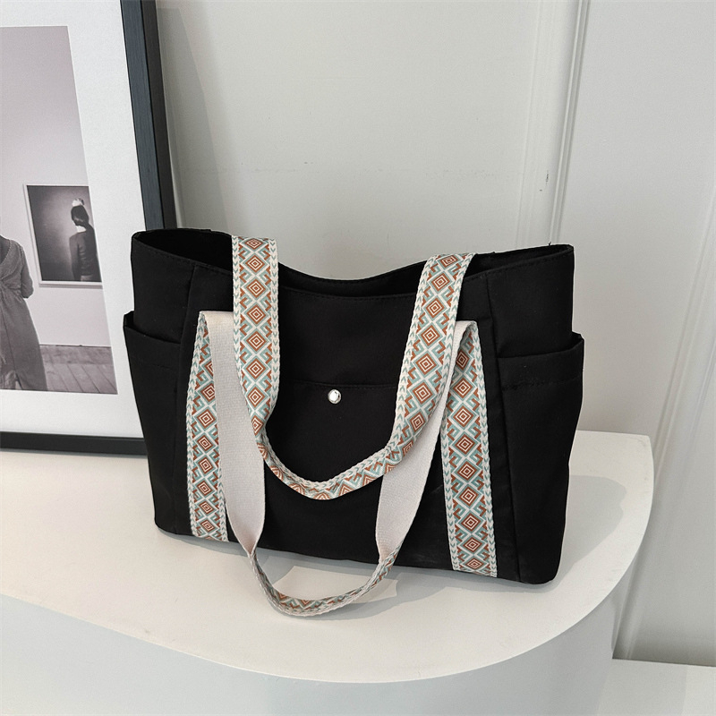 Ženska tote torba od Oxford platna – street trend, zatvarač, vodoravni kvadratični oblik, 3D vanjski dio