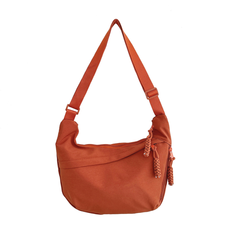 Crossbody torba u obliku dumplinga, gradski stil, kompozitni materijal, zatvaranje na zip, poliester podstava
