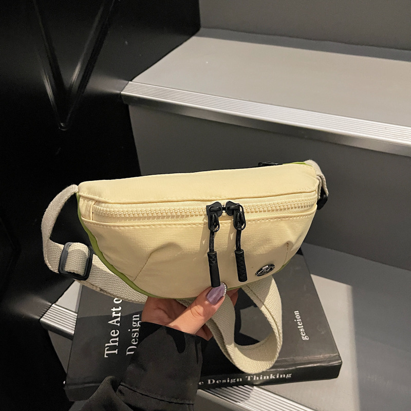 Γυναικεία τσάντα crossbody σε street style, Oxford ύφασμα, νάιλον επένδυση, κλείσιμο με φερμουάρ, θήκη για κινητό, με έναν ιμάντα