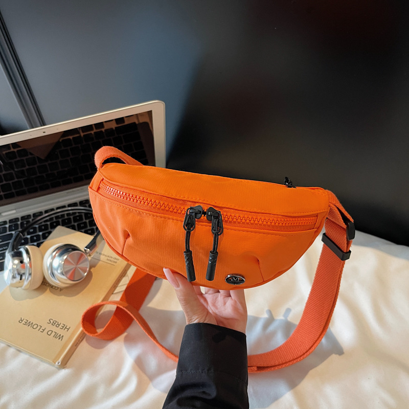 Γυναικεία τσάντα crossbody σε street style, Oxford ύφασμα, νάιλον επένδυση, κλείσιμο με φερμουάρ, θήκη για κινητό, με έναν ιμάντα