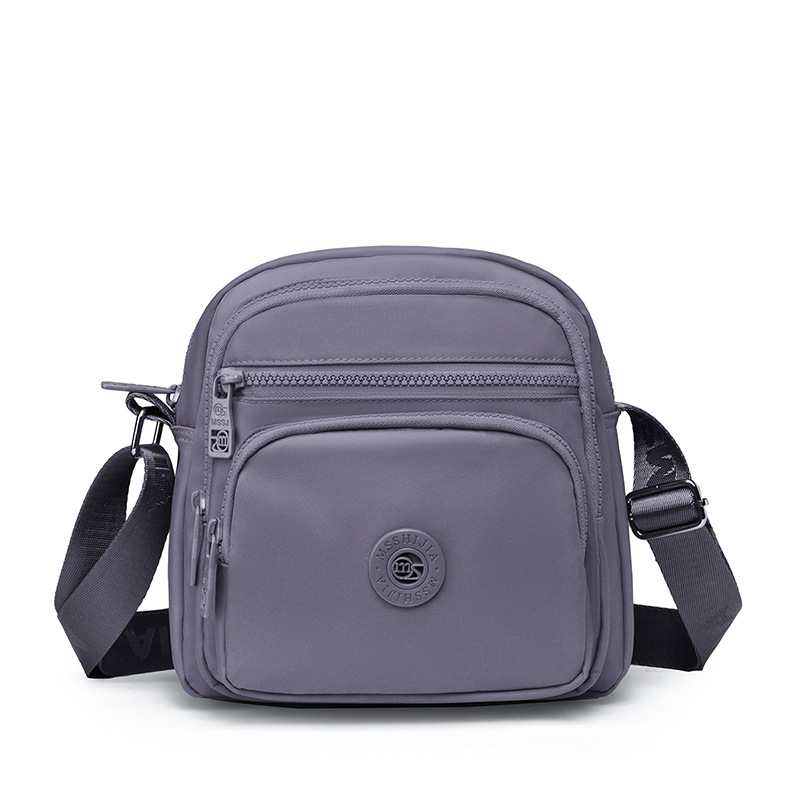 Damska crossbody torba od Oxford platna, vertikalno kvadratnog oblika, zatvarač, unutarnji pretinci: pretinac sa zatvaračem, pretinac za telefon, pretinac za dokumente, podstava od pamuka