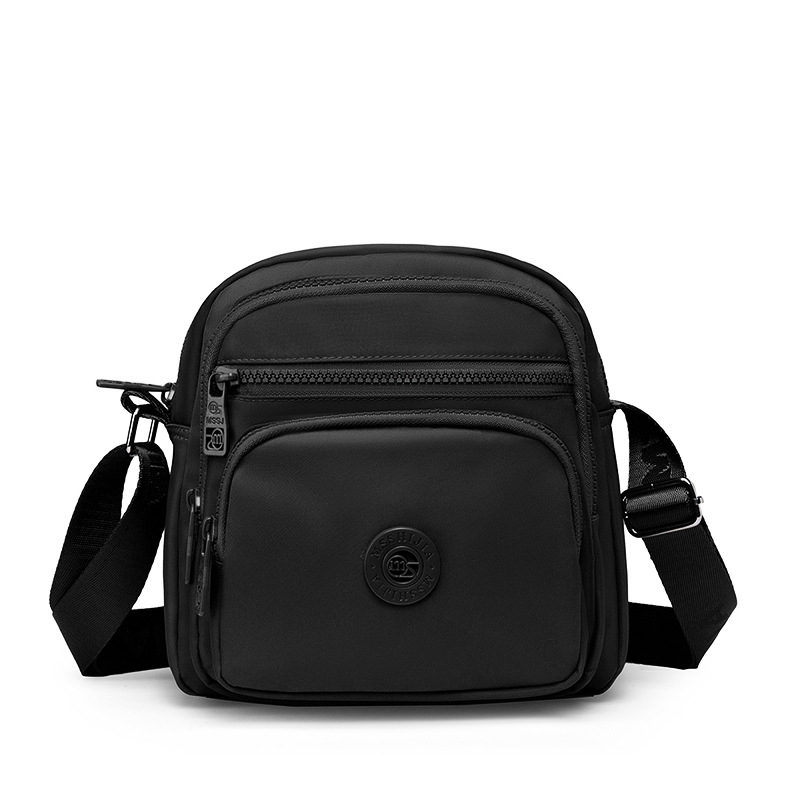 Damska crossbody torba od Oxford platna, vertikalno kvadratnog oblika, zatvarač, unutarnji pretinci: pretinac sa zatvaračem, pretinac za telefon, pretinac za dokumente, podstava od pamuka