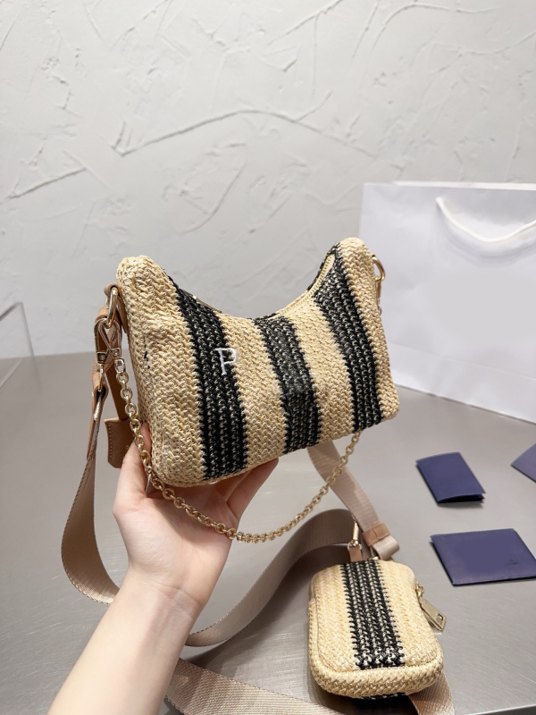 Подмишникова презрамкова чанта – градска минималистична, слама, форма на вареница, цип за затваряне, вътрешен джоб с цип и джоб за телефон