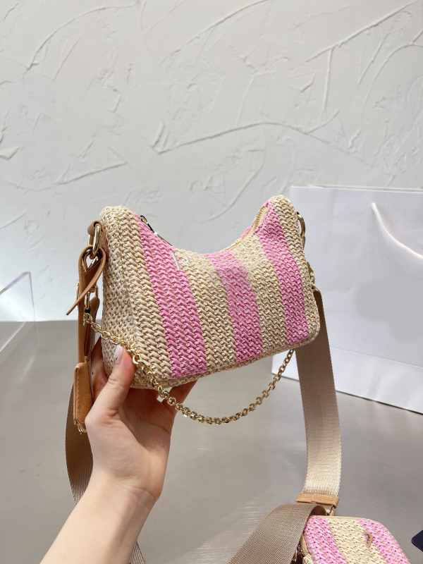 Подмишникова презрамкова чанта – градска минималистична, слама, форма на вареница, цип за затваряне, вътрешен джоб с цип и джоб за телефон