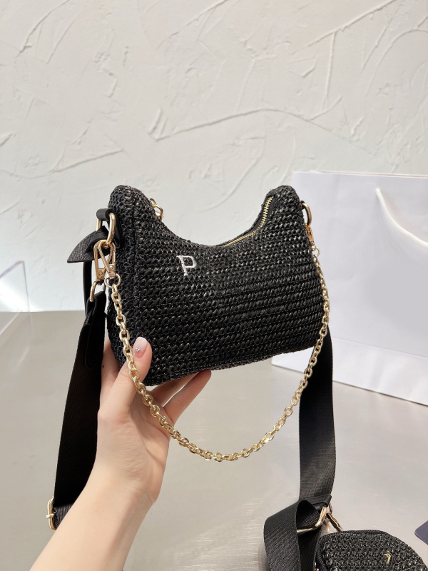 Подмишникова презрамкова чанта – градска минималистична, слама, форма на вареница, цип за затваряне, вътрешен джоб с цип и джоб за телефон