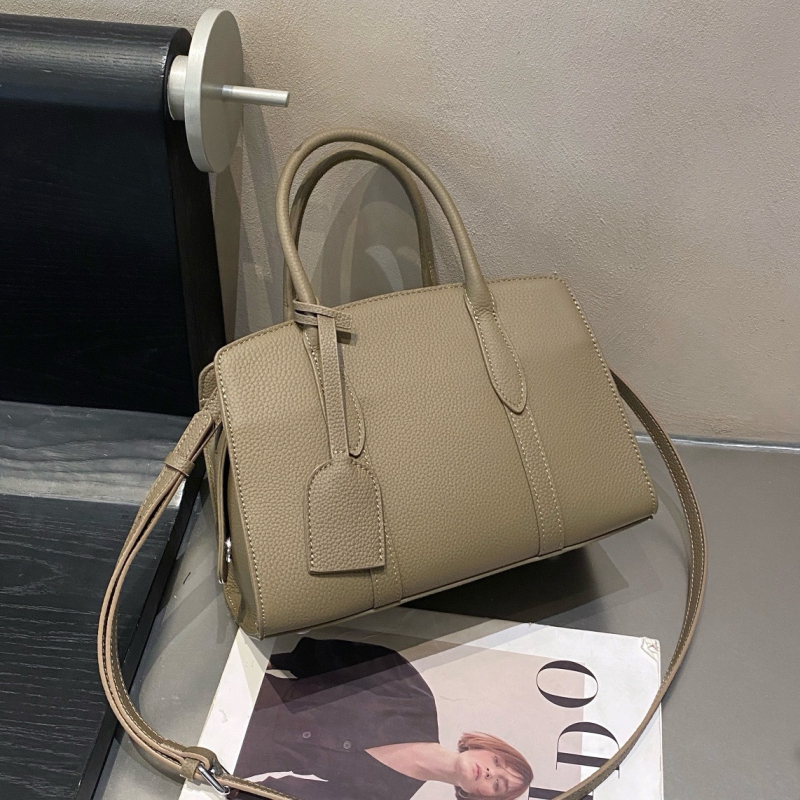 Ženska crossbody torbica od prave kože, prvi sloj teleće kože, zatvarač, unutarnji džepovi, horizontalni kvadratni oblik