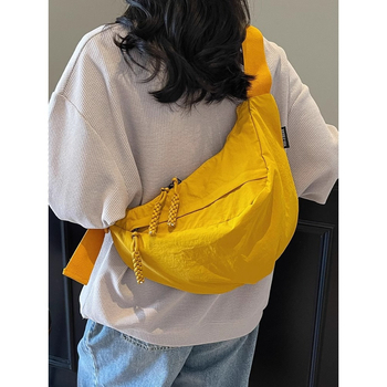 Dumpling crossbody torba — gradska jednostavnost, Oxford tkanina, stil dumpling bun, ljeto 2025, svakodnevna upotreba